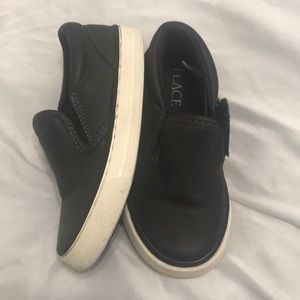 Children’s place slip on gym shoes -Size 8